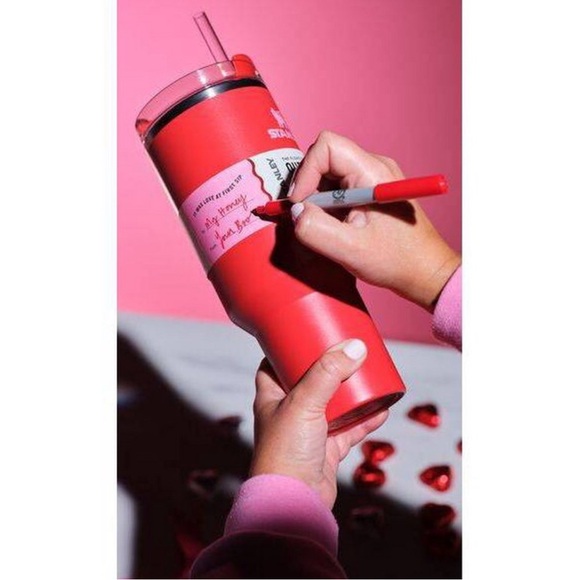 New Target red Valentine’s Day limited edition Stanley 40 oz Flowstate - Picture 6 of 8